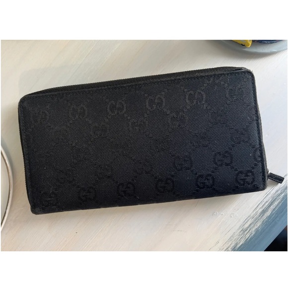 GUCCI Wallet (AUTHENTIC) - Picture 2 of 3